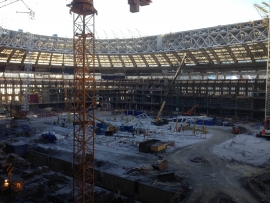 Работы по наращиванию козырька на стадионе "Лужники" завершены наполовину