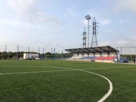 Футбольное поле с искусственным покрытием и инфраструктурой на улице Николая Старостина